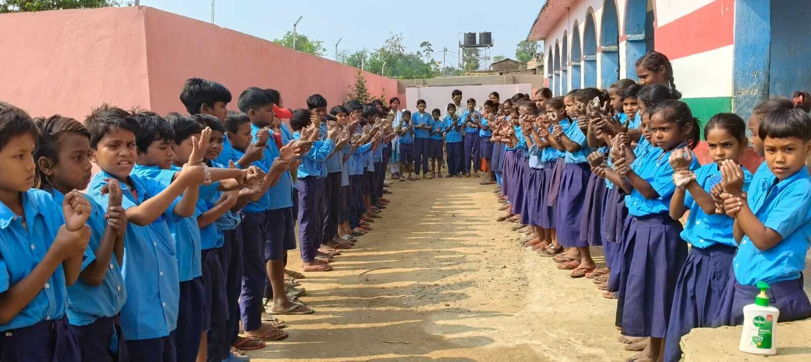 हाथ धुलाई कर बच्चों को स्वच्छता का दिया संदेश