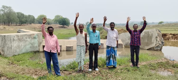 निर्माण के महज कुछ ही वर्षाें में ढह गया वन विभाग का चेकडैम