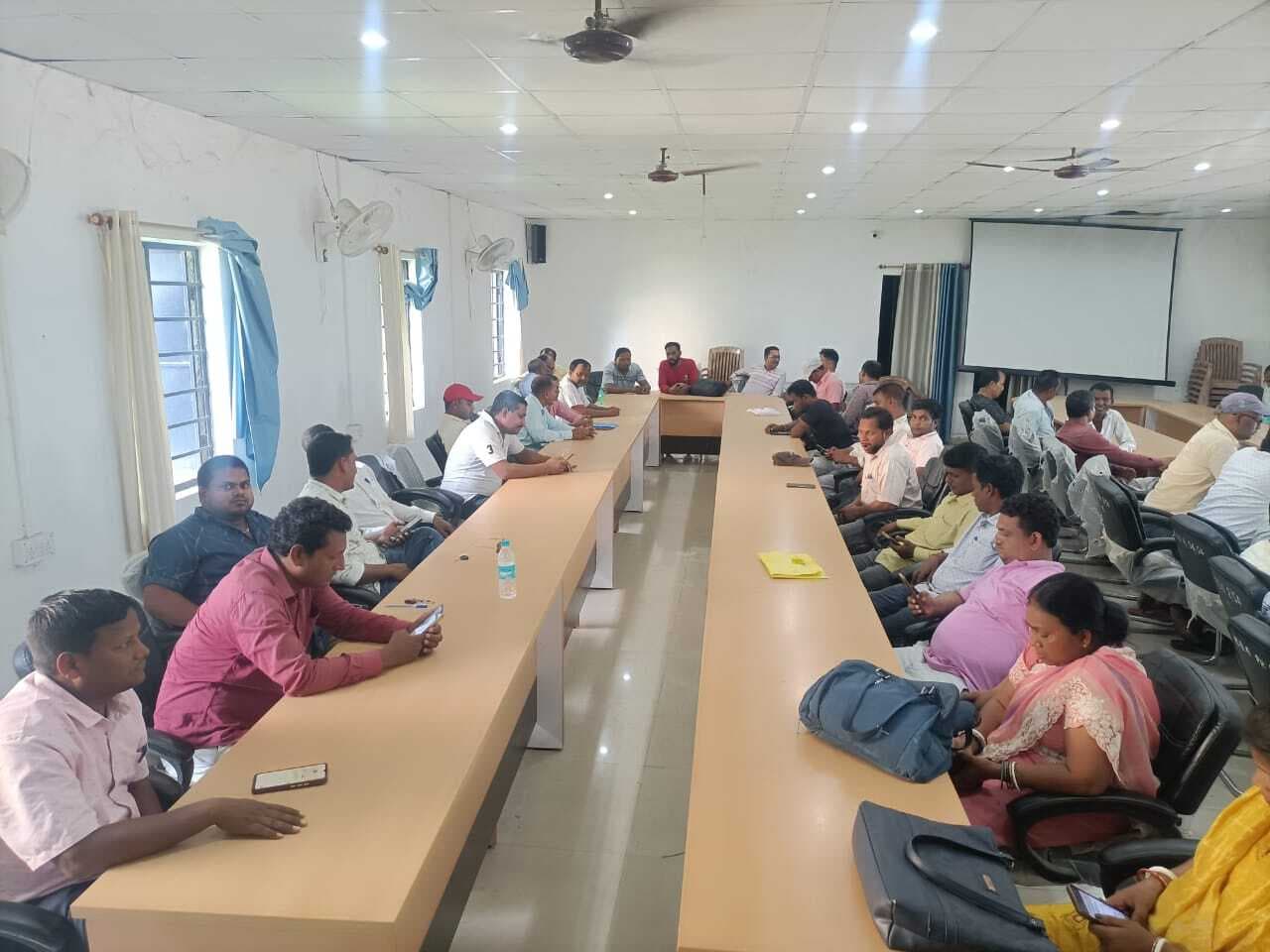 बीएलओ के साथ बीडीओ ने की बैठक, दिये कई निर्देश