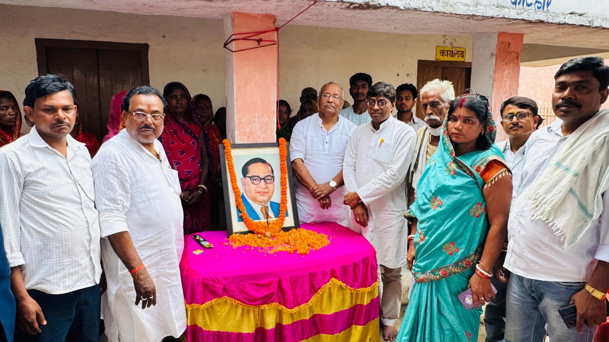 डॉ आंबेडकर ने संविधान प्रारूप समिति के सभापति के रूप में समाज के सभी वर्गों समानता का अधिकार दिया