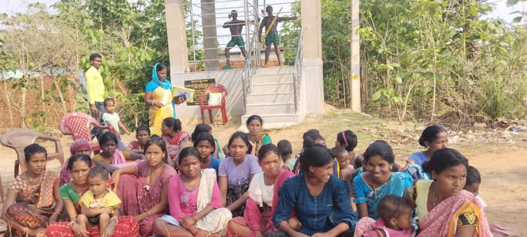 देवीपुर में ओलचिकी लिपि के जनक रघुनाथ मुर्मू की मनायी गयी जयंती