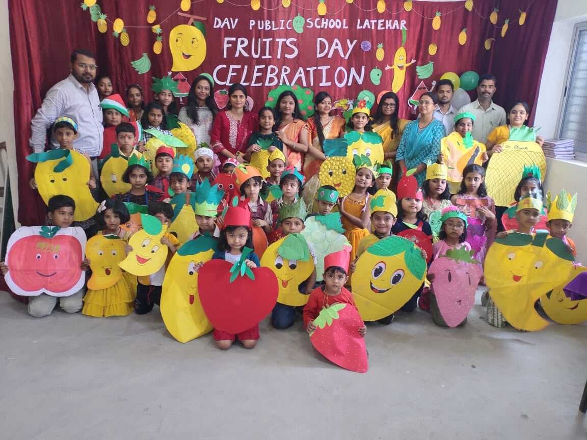 डीएवी में बच्चों के लिए फ्रूट्स डे का आयोजन