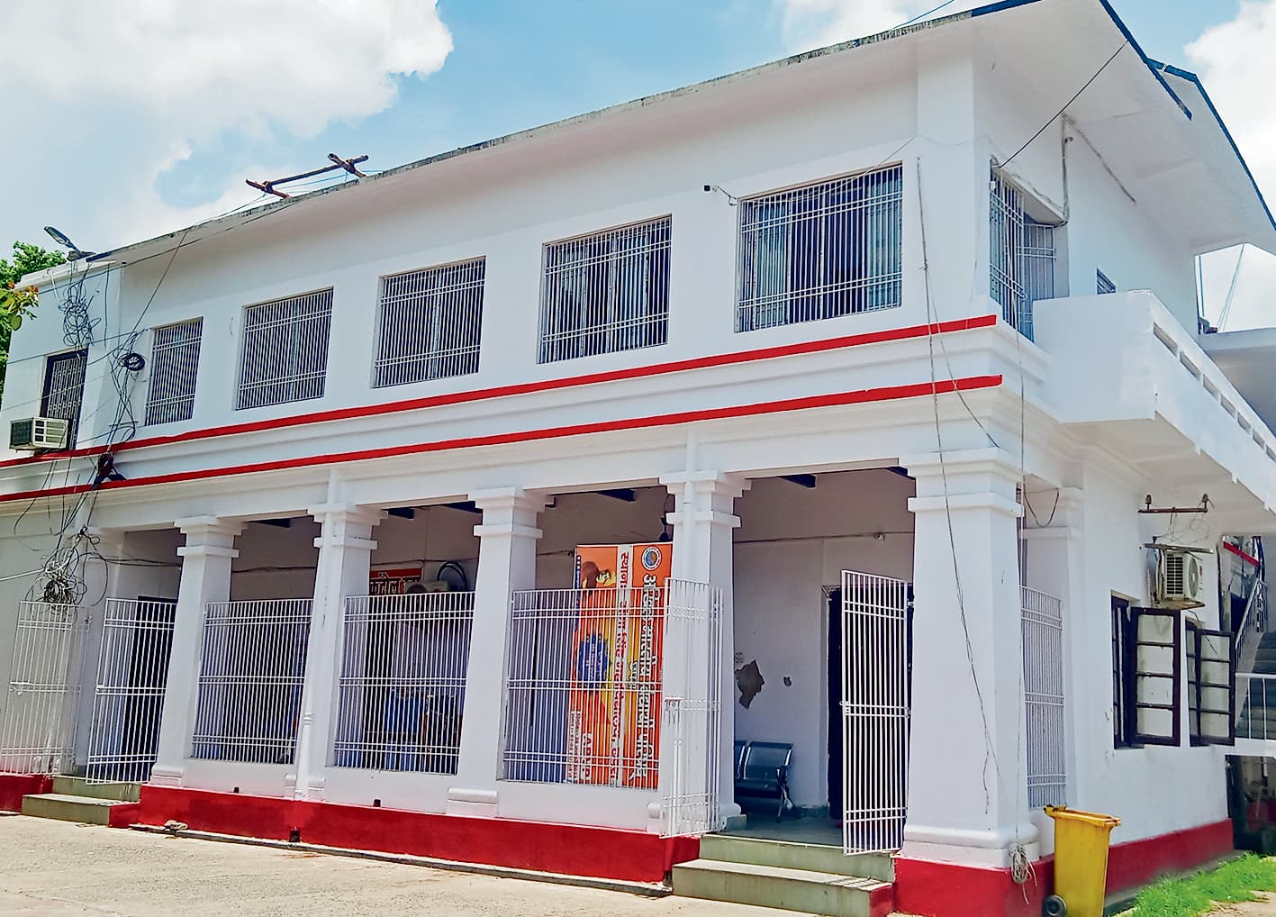 Saran News : खनुआ नाला निर्माण में देरी पर डीएम सख्त, अधिकारियों से मांगा जवाब