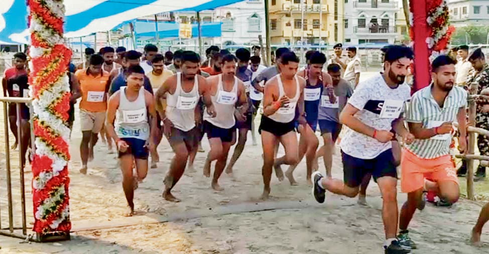 Gopalganj News : होमगार्ड की बहाली के पहले दिन 700 में से 477 अभ्यर्थियों ने ही लगायी दौड़, 223 रहे अनुपस्थित