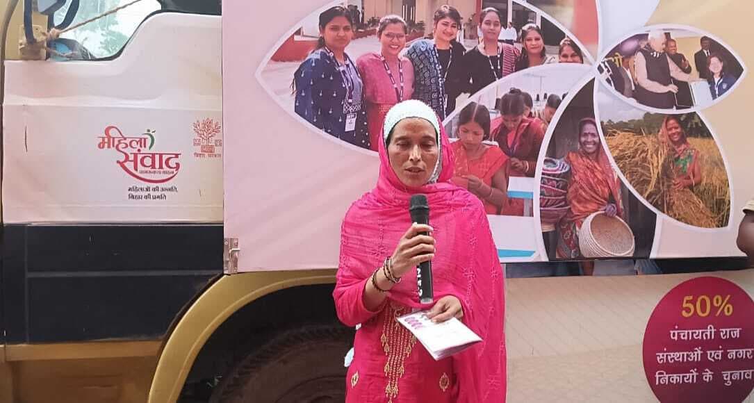 योजनाओं से लाभांन्वित महिलाएं साझा कर रहीं अनुभव