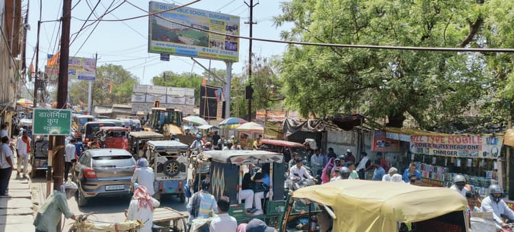 गांधी चौक से डालमिया कूप तक लगा रहा जाम