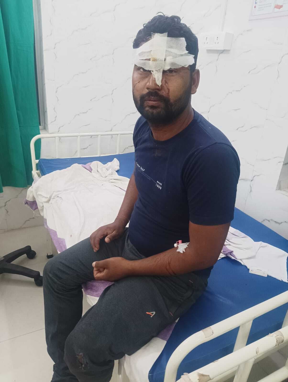 सड़क दुर्घटना में आधे दर्जन लोग हुए जख्मी