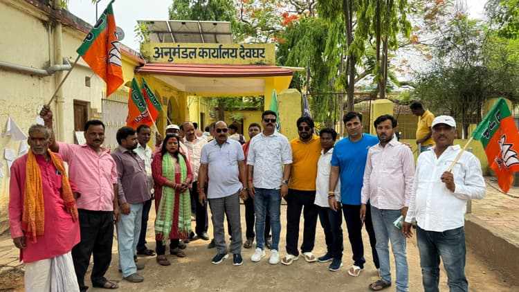 Deoghar news : भाजपा ने निकाला आक्रोश मार्च, पाकिस्तानी नागरिकों को चिह्नित कर कार्रवाई करने की मांग