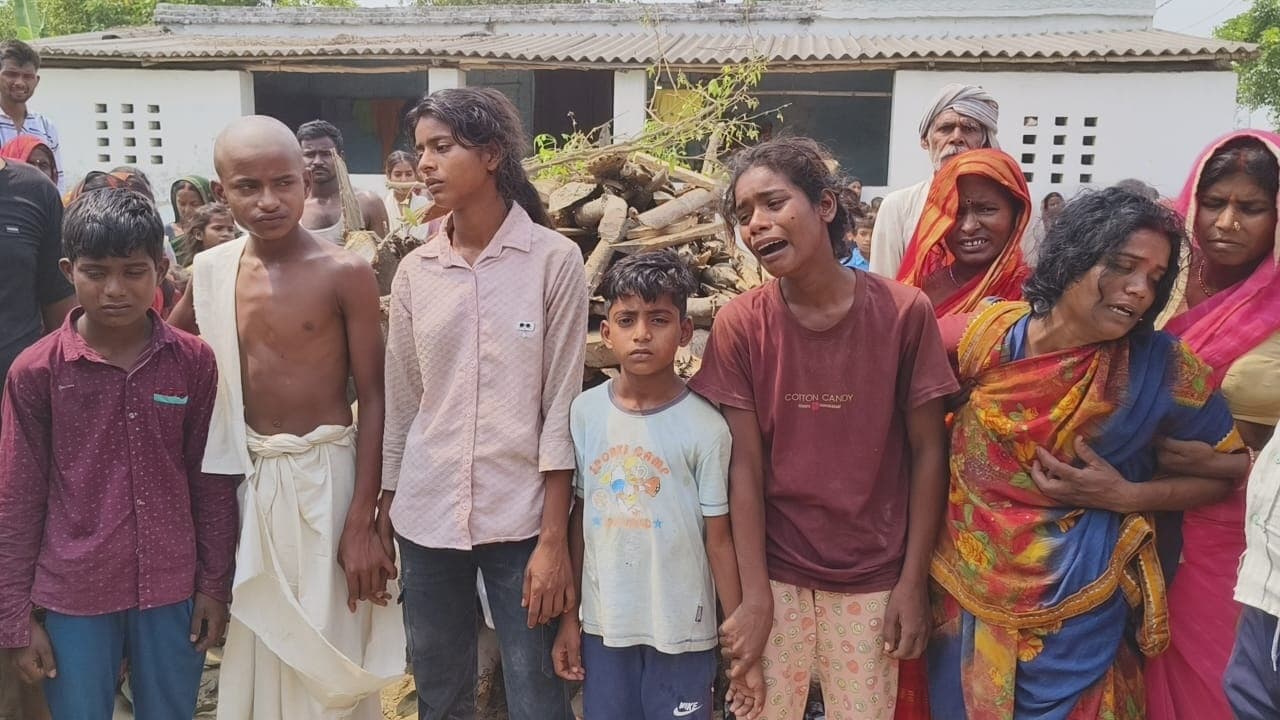 Motihari : पीट-पीटकर हत्या का मामला: आरोपी के दरवाज़े पर हुआ दाह-संस्कार