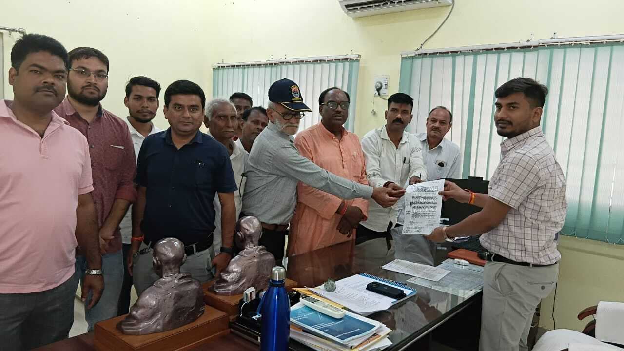 जुगसलाई की जनसमस्याओं को लेकर जदयू ने सौंपा ज्ञापन