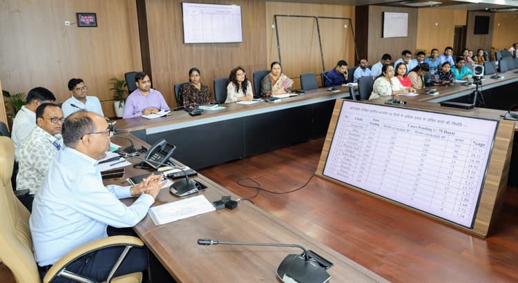 Patna News : पांच अंचलों के सीओ को इसी माह में दाखिल-खारिज का बैकलॉग खत्म करने का अल्टीमेटम