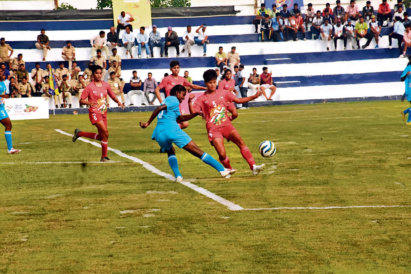 बेगूसराय मे खेलों इंडिया यूथ गेम्स के तहत फुटबॉल मैच के आयोजन की हुई शुरुआत
