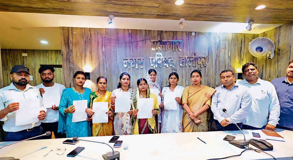 hajipur news. शहर को स्वच्छ रखने के लिए 10 स्वच्छता साथी को मिला नियोजन पत्र