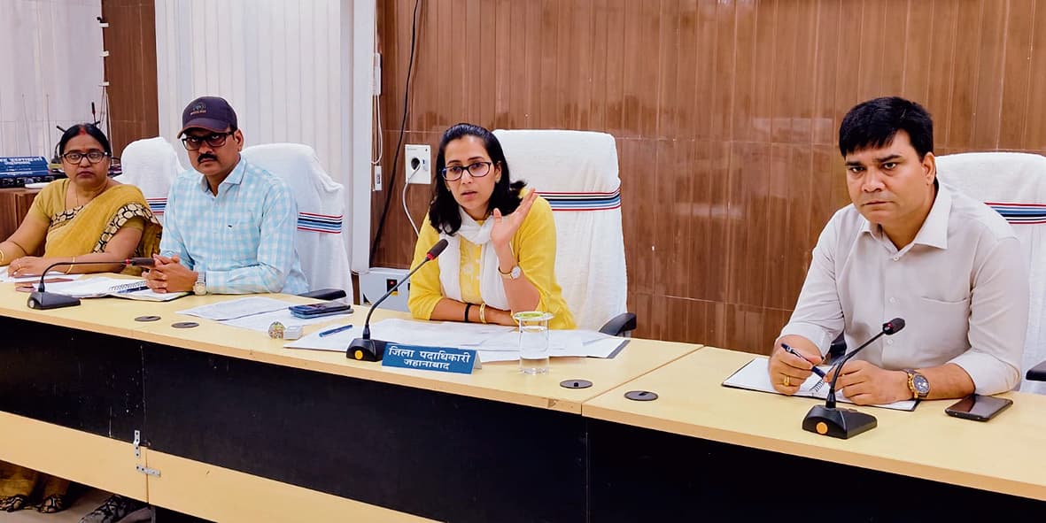 Jehanabad : प्याऊ व खराब चापाकलों की जल्द कराएं मरम्मत : डीएम