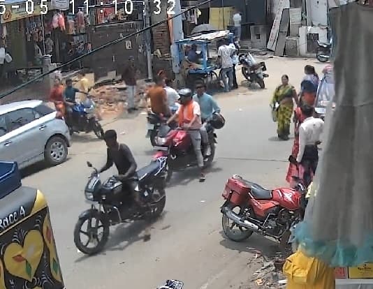 Giridih News :बेंगाबाद से बाइक चुराकर भागा चोर