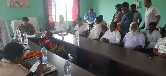डुमरिया पंचायत भवन में हुई पुलिस-पब्लिक मीटिंग