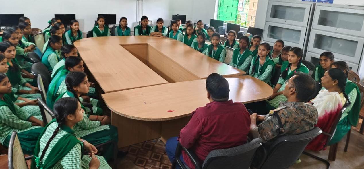 अज्ञात व्यक्ति को सोशल मीडिया प्रोफाइल में न जोड़ें, शेयर नहीं करें खाते की गोपनीय जानकारी