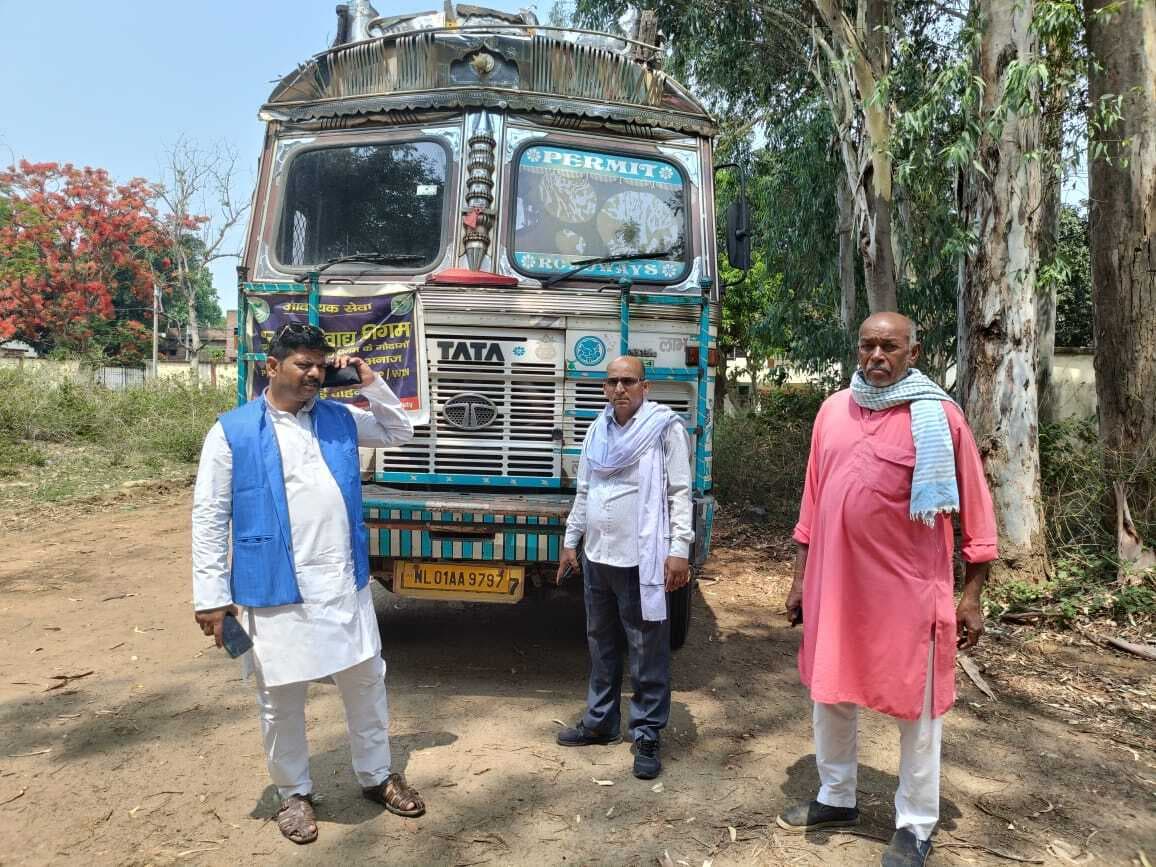 Giridih News: पांच दिन बाद गावां पहुंचा अनाज, झामुमो ने किया विरोध, 24 घंटे का दिया अल्टीमेटम