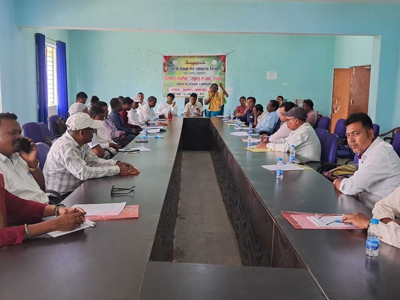 Seraikela News : सभी की जिम्मेदारी है कि कोई बच्चा शिक्षा से वंचित न रहे : साधुचरण