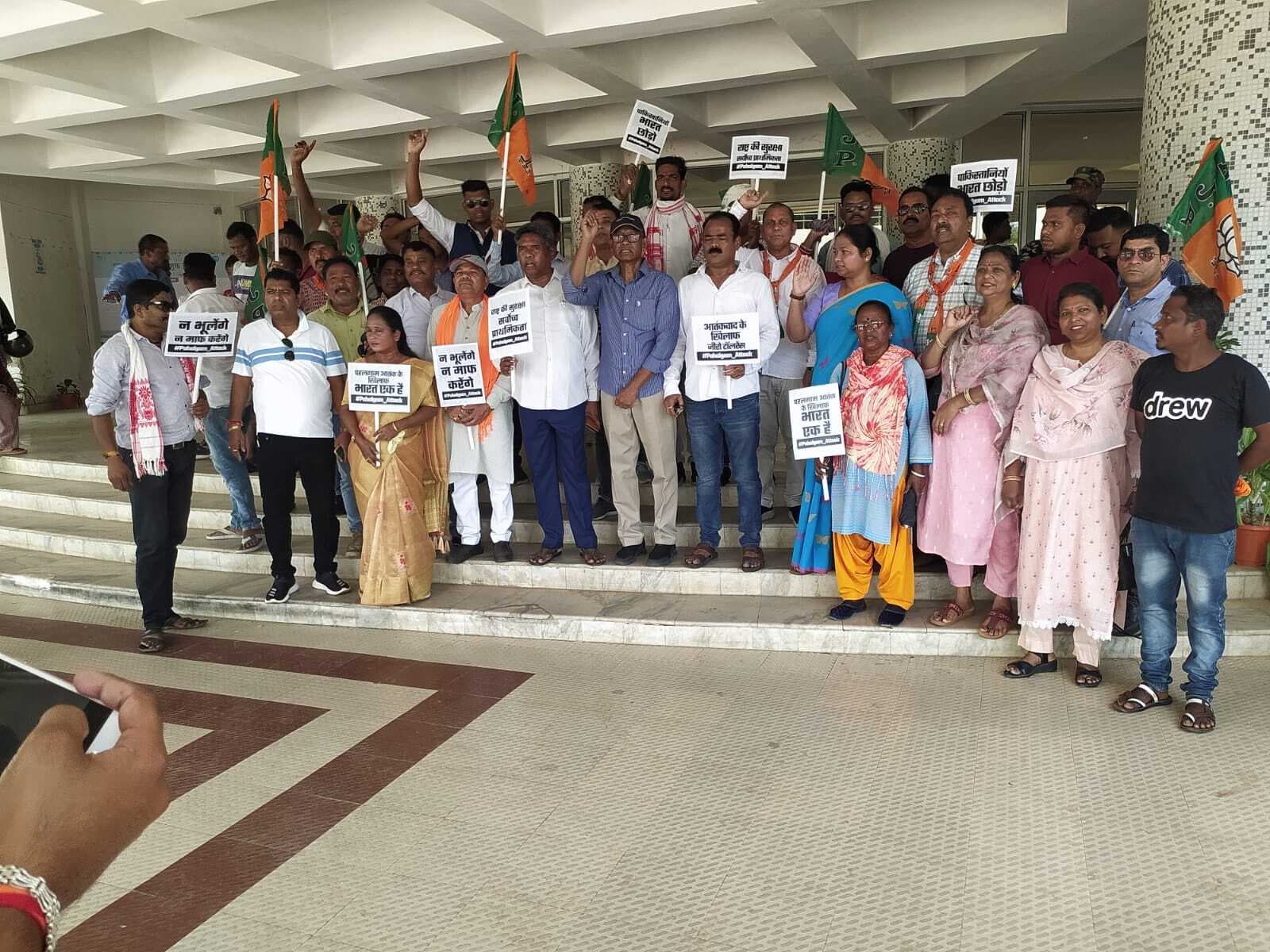 Chaibasa News : पाकिस्तानी नागरिकों को देश से जल्द बाहर निकाले राज्य सरकार