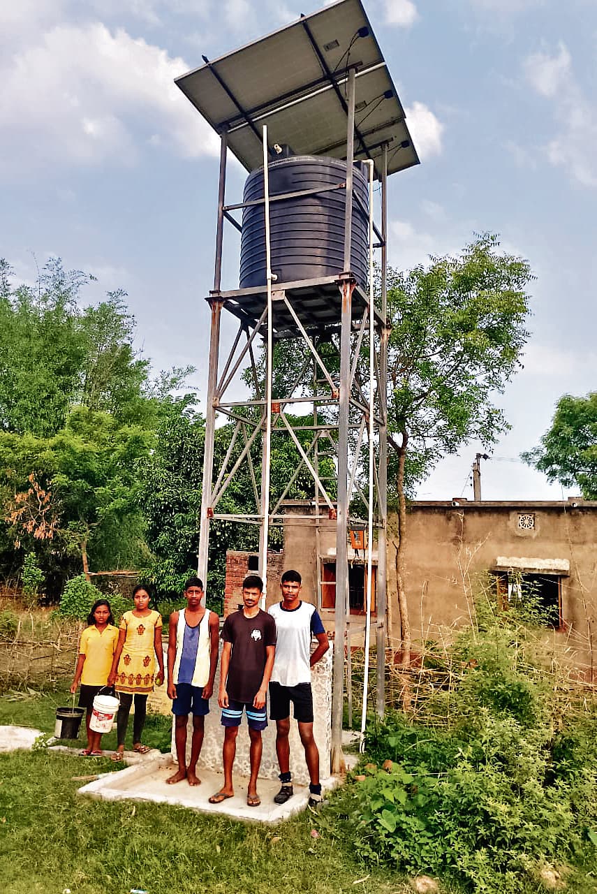 East Singhbhum News : लाटकागोड़ा में छह माह से जलमीनार खराब, कुआं का पानी पी रहे ग्रामीण