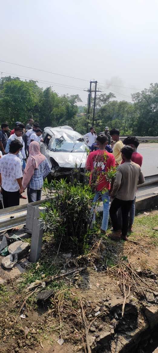 Dhanbad News: मैथन डैम से लौट रही कार पलटी, चालक समेत पांच सैलानी घायल