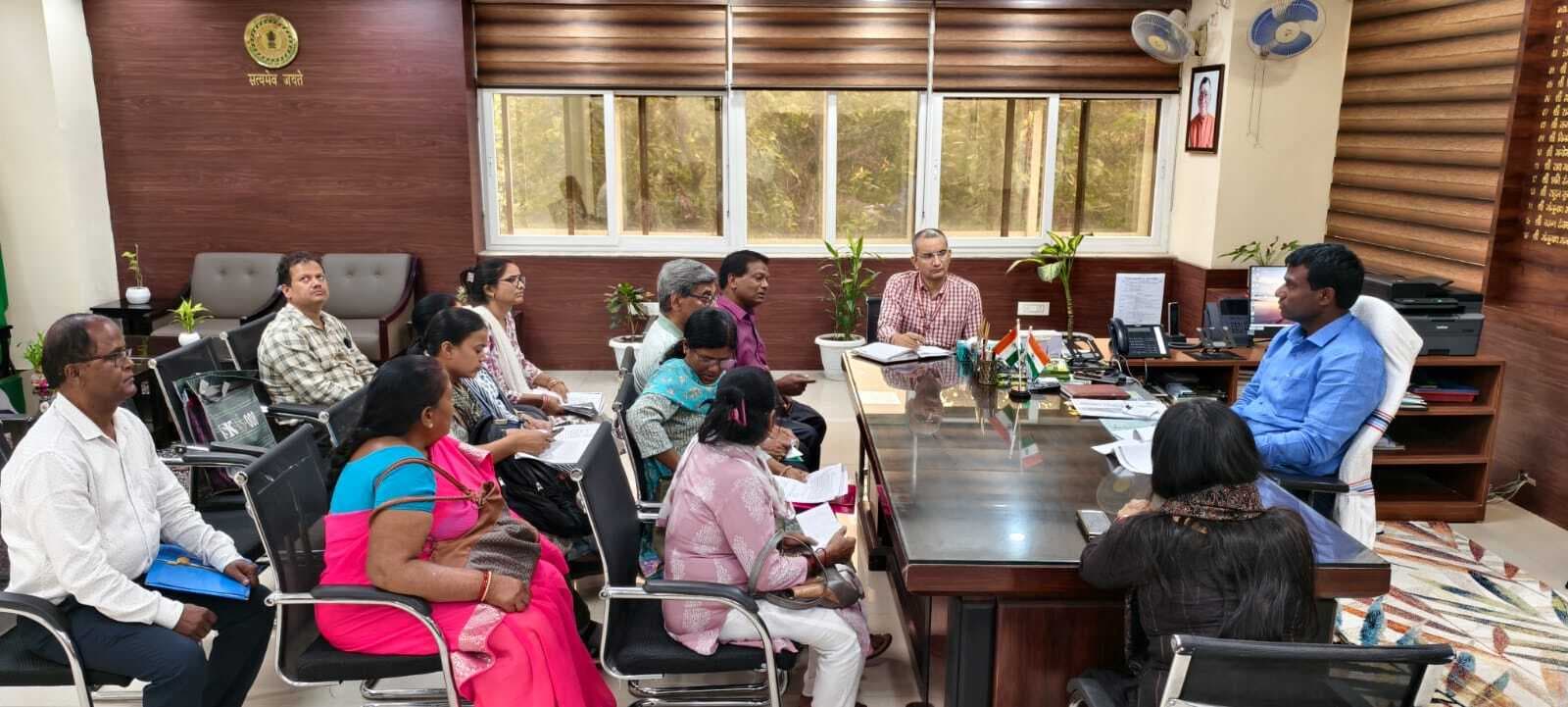 Ranchi News : आवेदकों को अनावश्यक चक्कर लगवाने वाले कांके अंचल कर्मी को शो-कॉज