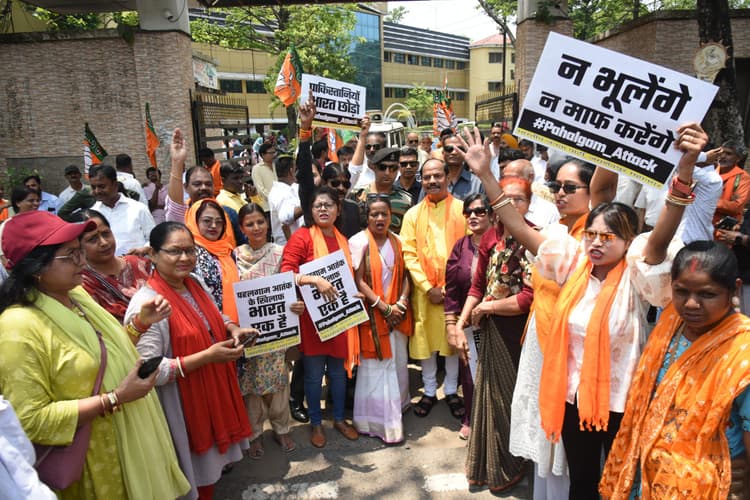 Jamshedpur News : पाकिस्तानी नागरिकों को जिले से बाहर करने की मांग, भाजपा ने किया प्रदर्शन