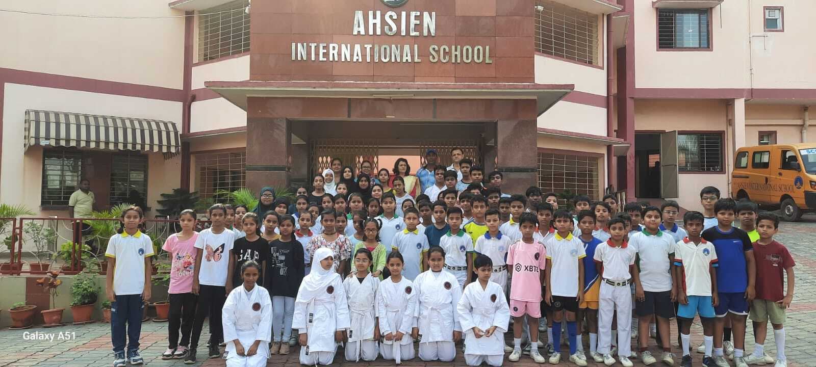 Ahsin international school summer camp: एहसीन इंटरनेशनल में समर कैंप शुरू, 150 ले रहे हैं भाग
