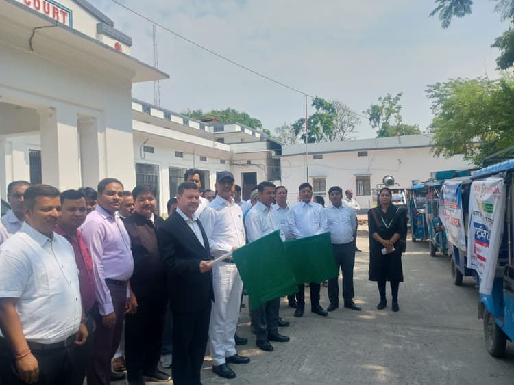 Motihari: जिला जज ने लोक अदालत प्रचार रथ को किया रवाना