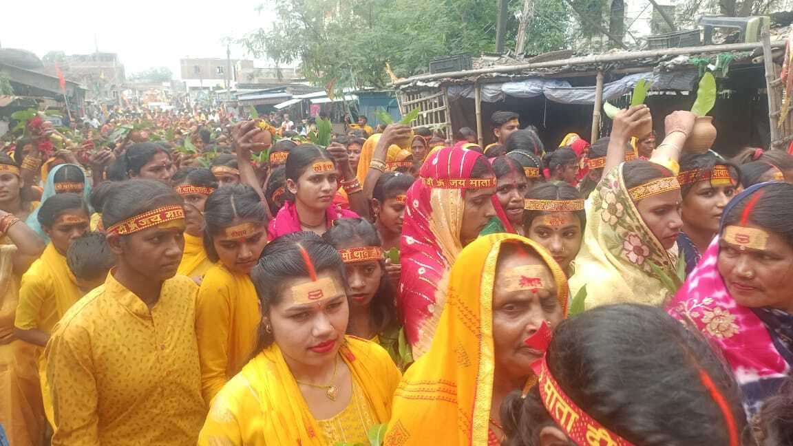हर हर महादेव, जय श्रीराम के नारों से गूंज उठा इलाका, श्रीविष्णु महायज्ञ को लेकर निकाली गयी कलशयात्रा