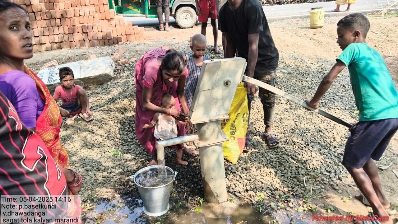 धावाडंगाल के सगात टोला में चापाकलों की हुई मरम्मत