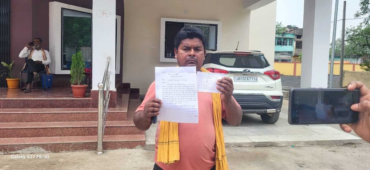 बैंक खाते से फर्जी निकासी की थाने में शिकायत