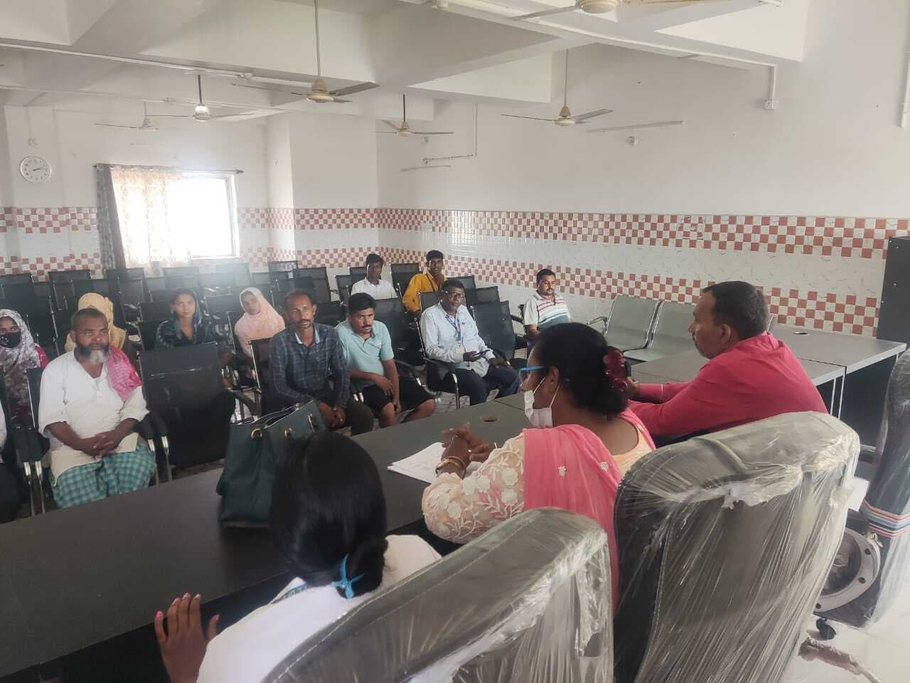 Motihari: प्रखंड कार्यालय में लगाया दिव्यांग शिविर