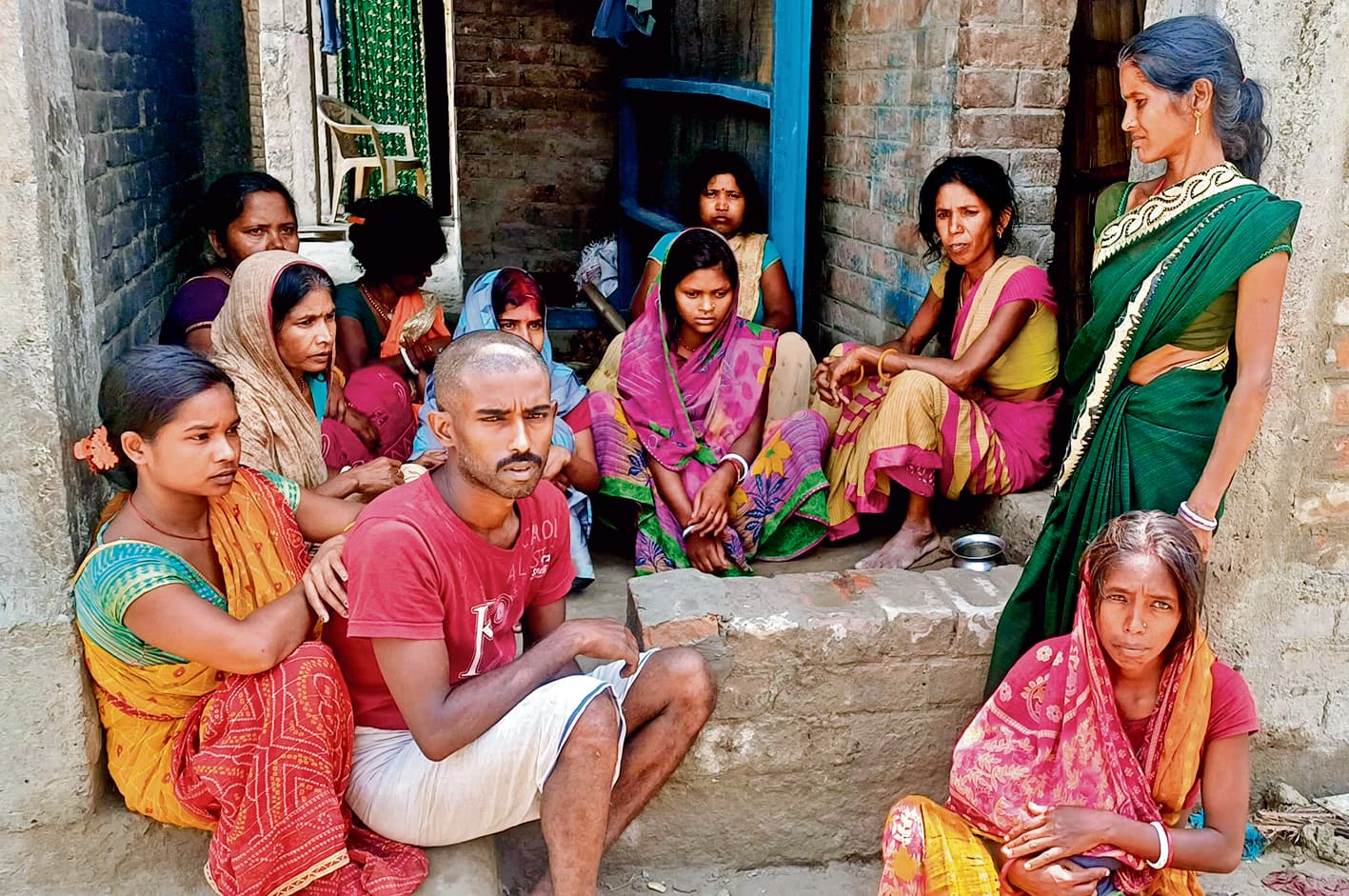 hajipur news. कोलकाता में संदिग्ध परिस्थिति में युवक की मौत, शव आने पर लोगों ने किया हंगामा, पुलिस पर पथराव भी