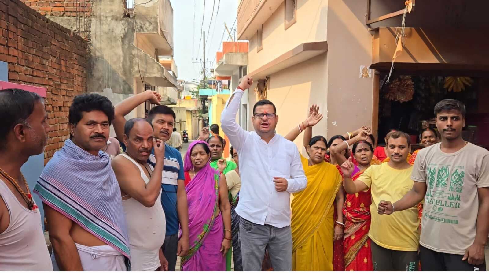 Jamshedpur news. मानगो के लक्ष्मीनगर में पानी के लिए हाहाकार, बारिश से मिल रही है राहत