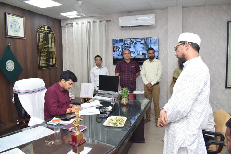 जनता दरबार में डीसी ने सुनी ग्रामीणों की समस्याएं