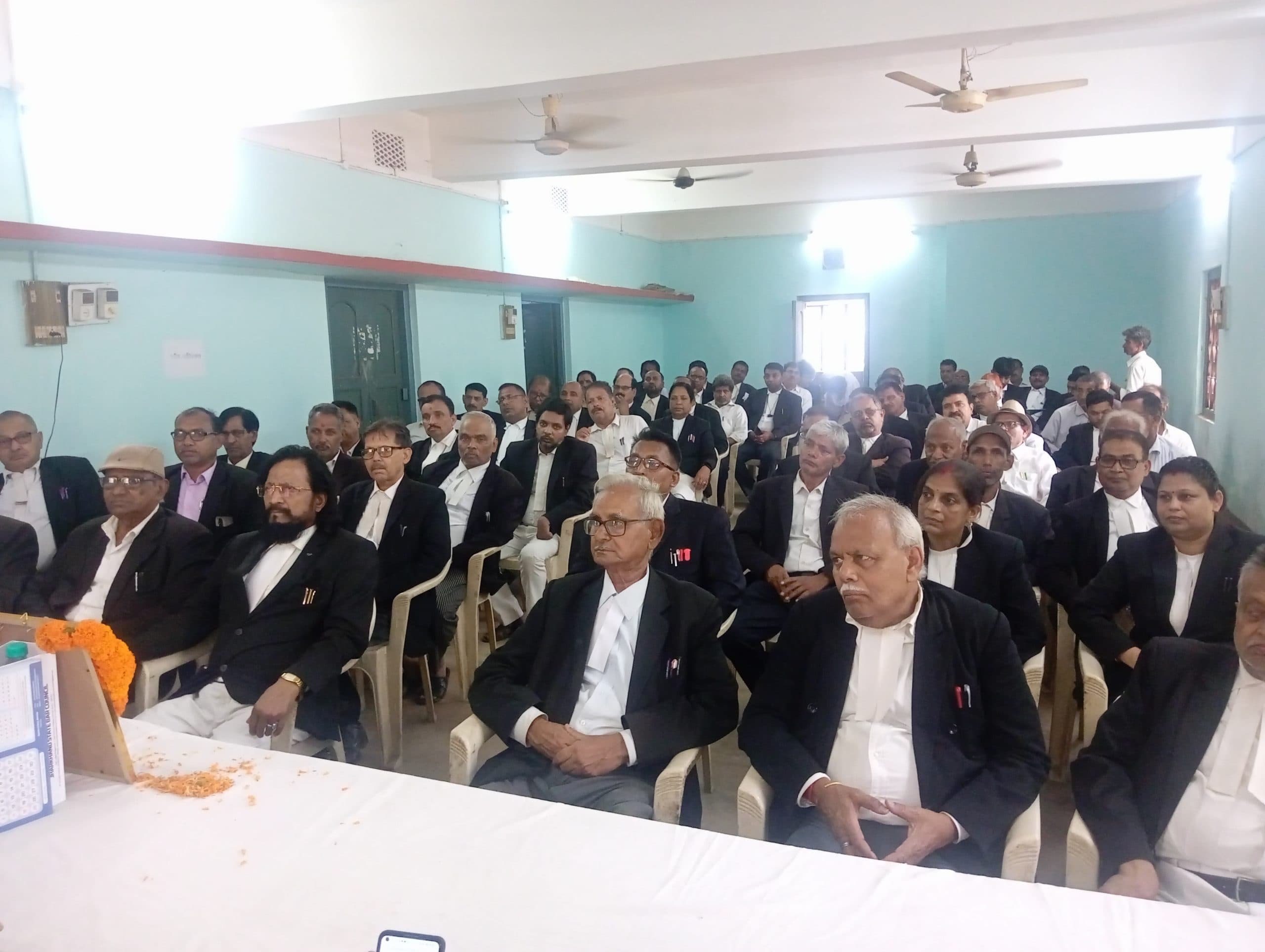 Deoghar news : शोक सभा आयोजित कर दिवंगत अधिवक्ता को दी गयी श्रद्धांजलि