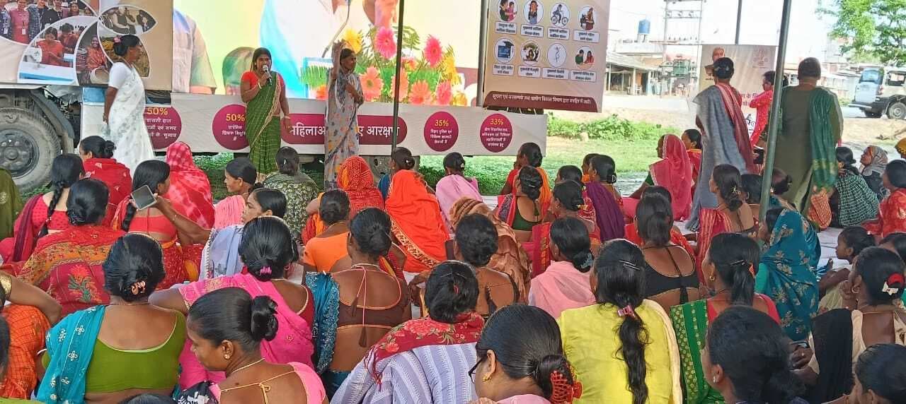 योजनाओं से मिले आवास और शौचालय, बच्चे को मिल रही शिक्षा