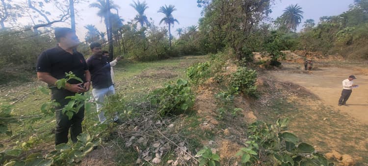 Deoghar News : डोभा योजना में कार्य से अधिक राशि की निकासी, मुखिया, जेइ, रोजगार सेवक व पंचायत सचिव से शो-कॉज