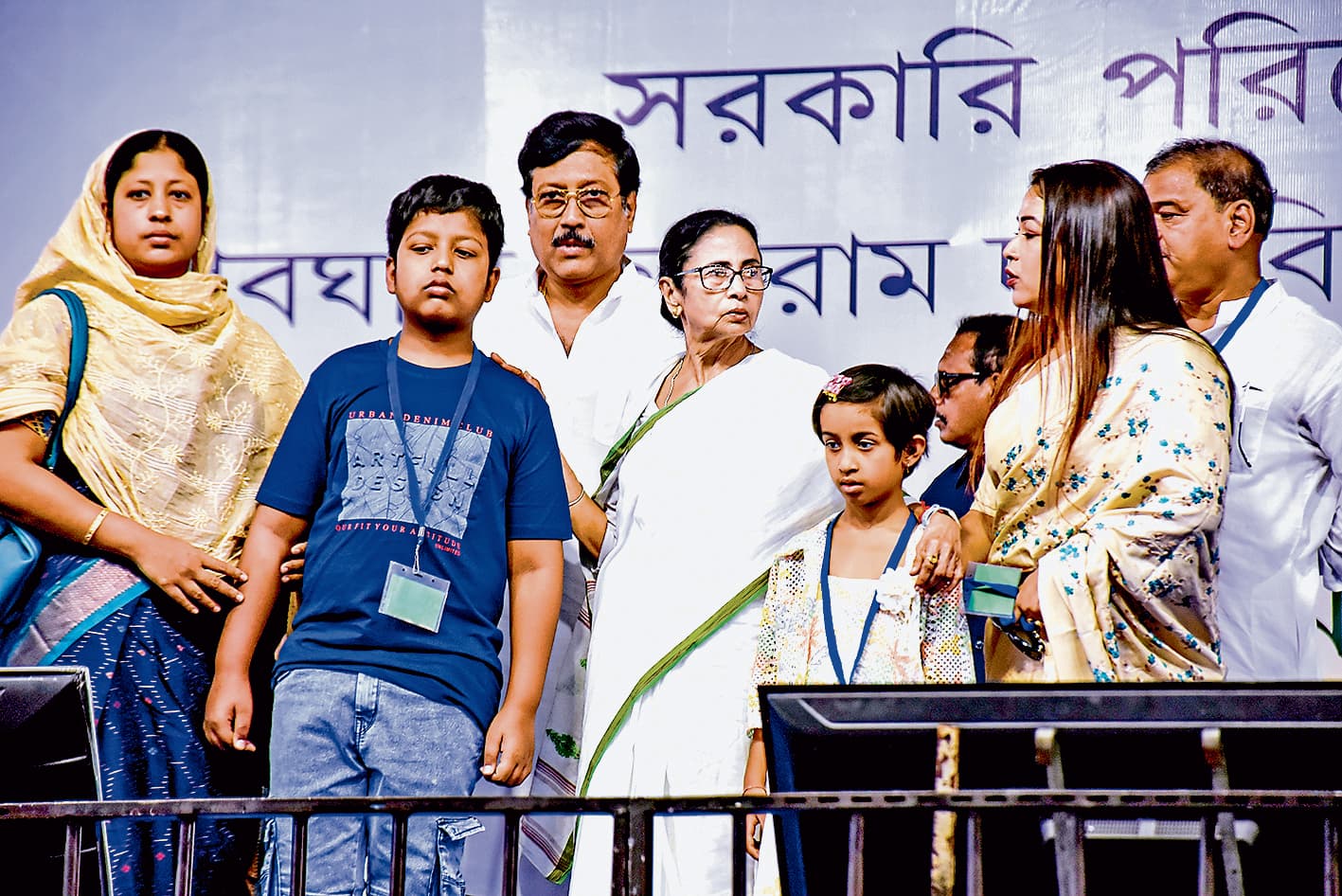 बंगाल में हिंसा फैलाने के लिए बाहर से दंगाइयों को लाया जा रहा है : मुख्यमंत्री