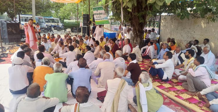 Aurangabad News : भारतमाला परियोजना से संबंधित किसानों ने दिया धरना