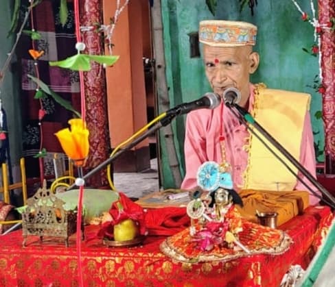 Madhubani News : भागवत कथा सुनने उमड़े श्रद्धालु