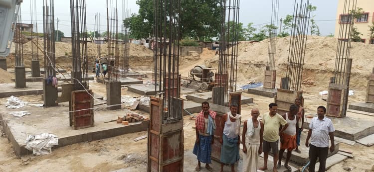 Madhubani News : पंचायत सरकार भवन के निर्माण से लोगों में हर्ष