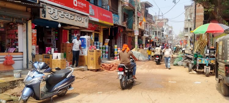 Aurangabad News : दाउदनगर बाजार में सड़क पर उड़ रहे धूल