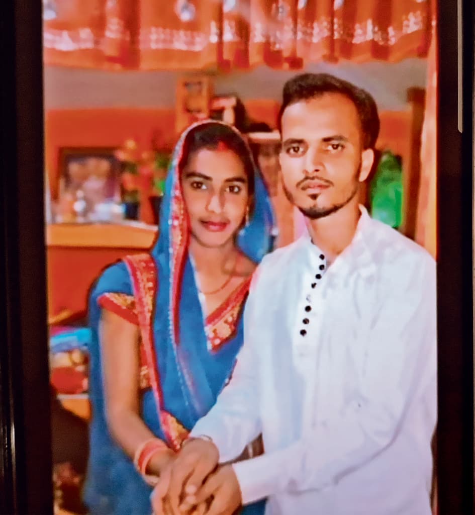 Gopalganj News : देवापुर में अवैध संबंध का विरोध करने पर गर्भवती महिला और बच्ची की जलाकर हत्या का आरोप