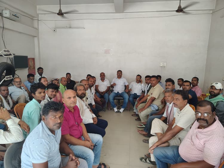 Samastipur News:जांच के नाम पर शोषण बंद नहीं हुए तो सड़क पर उतरेंगे ट्रैक्टर के मालिक: संघ