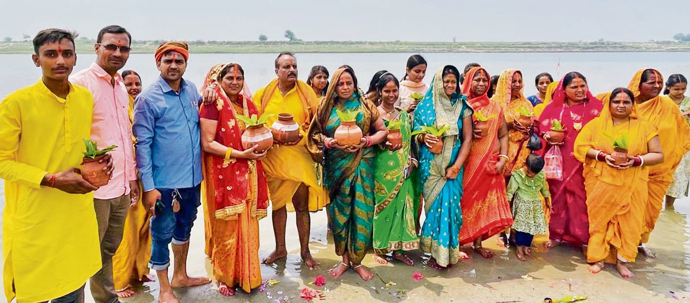 Saran News : शीतलपुर कोठी में प्राणप्रतिष्ठा को लेकर निकाली गयी कलशयात्रा