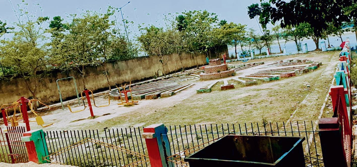 Buxar News : महर्षि च्यवनाश्रम पर नौ ग्रह वाटिका का निर्माण अधूरा