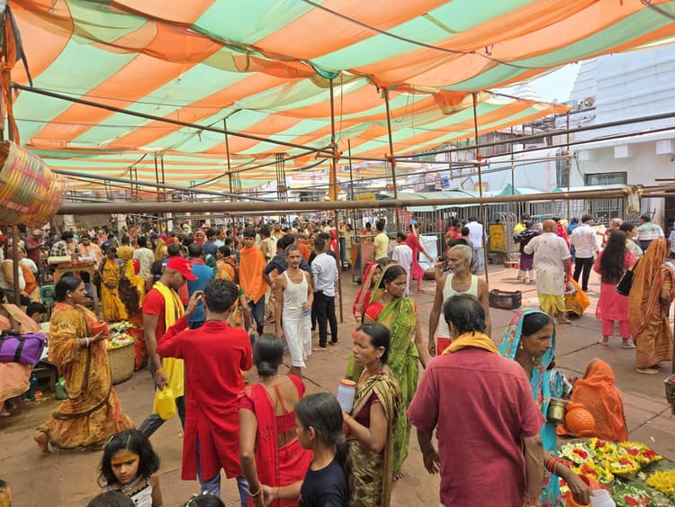 Deoghar news : बाबा मंदिर रहा खाली, फिर भी 1218 लोगों ने कूपन लेकर किया जलार्पण